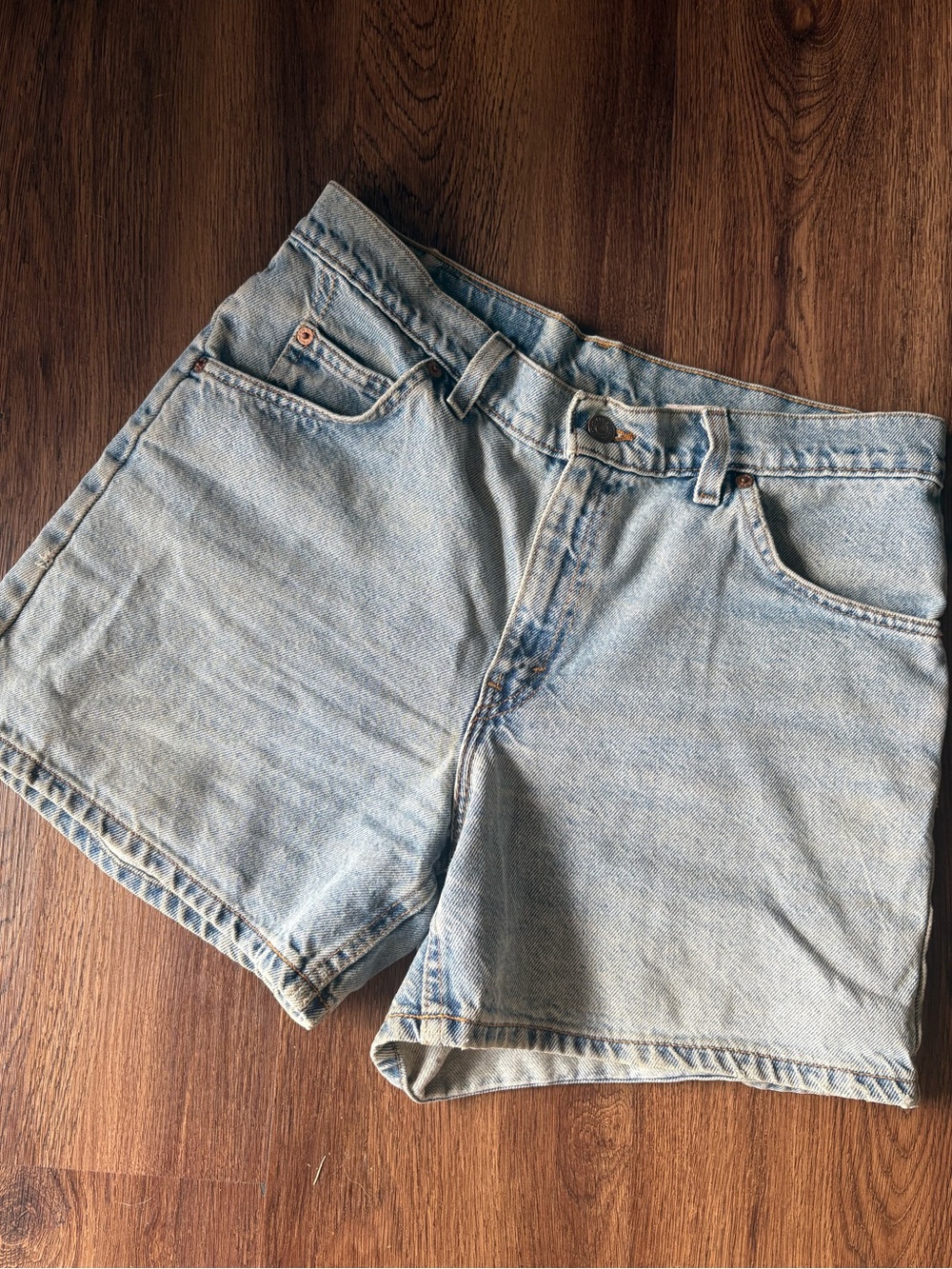 90s VTG Levi’s Light Wash Jorts 10